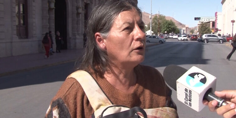 Se manifiestan en Palacio de Gobierno por vivienda y atención médica