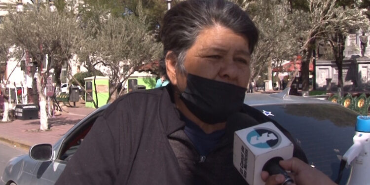 Se manifiestan en Palacio de Gobierno por vivienda y atención médica