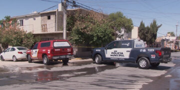 Mujer sufre quemaduras en incendio de vivienda