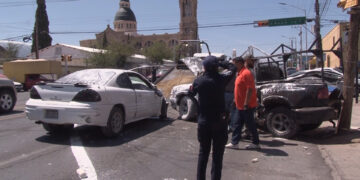 Choque múltiple en la avenida 20 de Noviembre deja dos lesionados