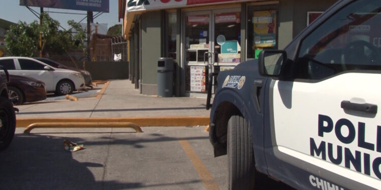 Asaltan tienda de conveniencia en Chihuahua