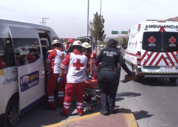 Cuatro heridos tras choque en vialidad Sacramento