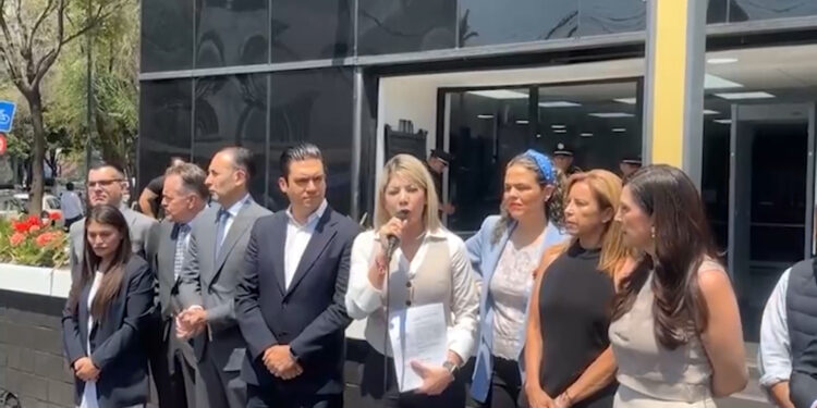 PAN denuncia a Andrea Chávez ante la FGR y el INE