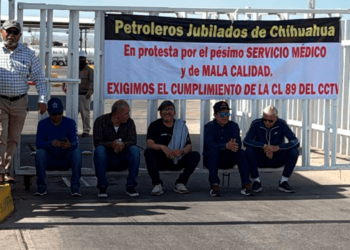 Protestan jubilados de Pemex por deficiencias en el servicio médico