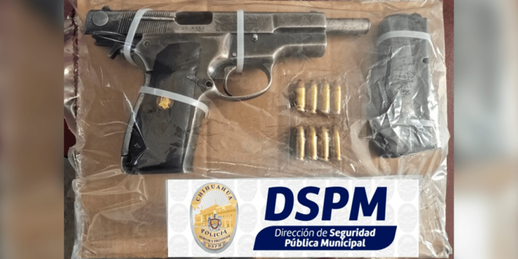 Policías aseguran arma de fuego en la colonia Alfredo Chávez