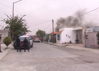 Vehículo se incendia mientras era reparado