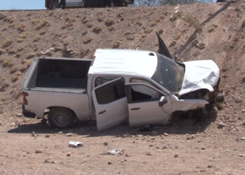 Dos custodios del Cereso resultan heridos tras volcadura