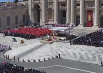 Se reúnen cientos de miles en funeral del Papa