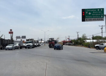 Conductores piden agilizar cruce en carretera a Aldama