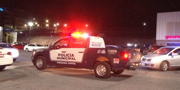Operativo durante reunión de club de autos en Plaza Haciendas