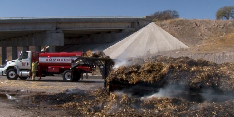 Arde remolque en carretera Cuauhtémoc–Chihuahua