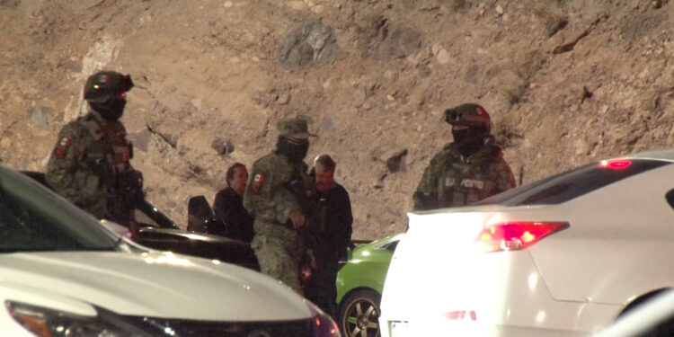 Operativo durante reunión de club de autos en Plaza Haciendas