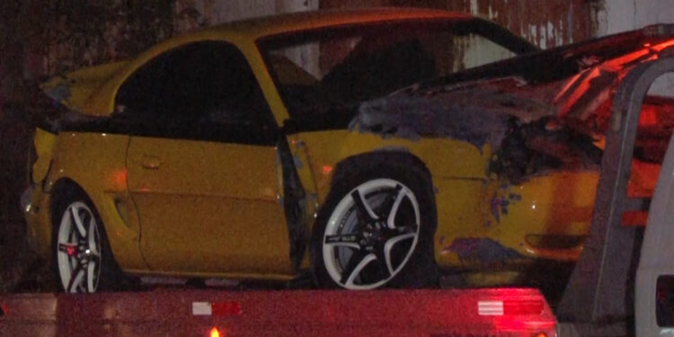 Choque entre auto y camión deja una mujer herida en la Bellavista