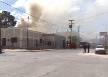 Captan fuerte incendio en bodega de la ciudad