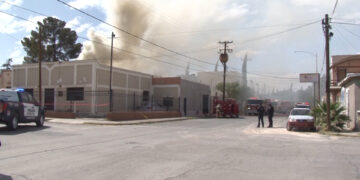 Captan fuerte incendio en bodega de la ciudad