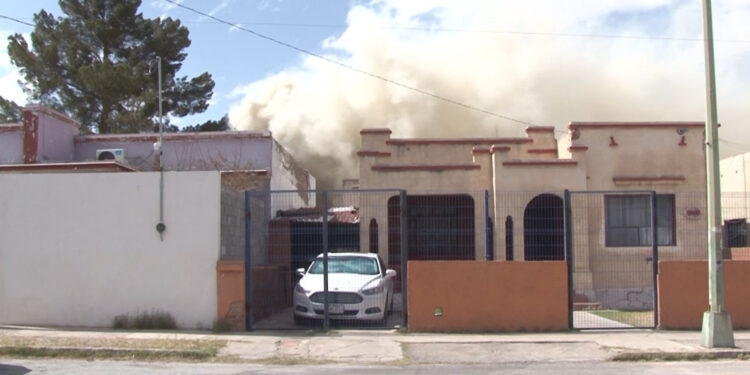 Captan fuerte incendio en bodega de la ciudad