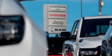 Stellantis frena temporalmente su operación en México por aranceles a autos