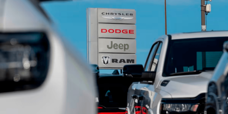 Stellantis frena temporalmente su operación en México por aranceles a autos