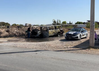 Arde camioneta al salir de taller al sur de la ciudad
