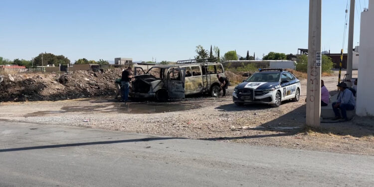 Arde camioneta al salir de taller al sur de la ciudad