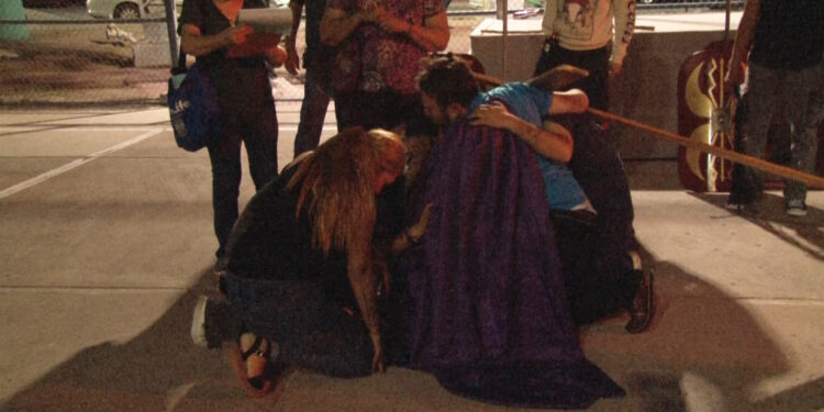 Fieles se preparan para representar el viacrucis