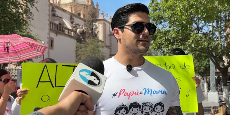 Protestan contra la tipificación de la violencia vicaria en el Congreso del Estado