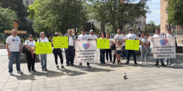 Protestan contra la tipificación de la violencia vicaria en el Congreso del Estado