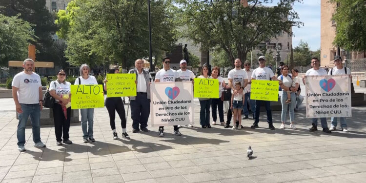 Protestan contra la tipificación de la violencia vicaria en el Congreso del Estado
