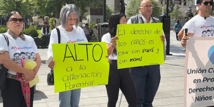 Protestan contra la tipificación de la violencia vicaria en el Congreso del Estado