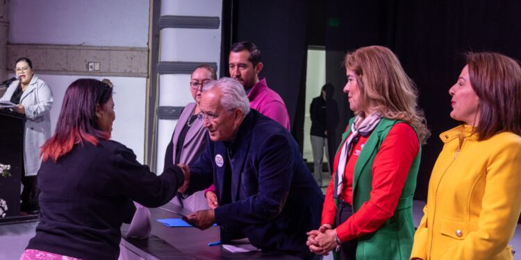 Entregan becas académicas a 780 estudiantes en situación vulnerable en Cuauhtémoc