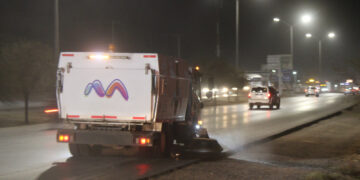 Gobierno Municipal intensifica limpieza de calles con barrido mecanizado