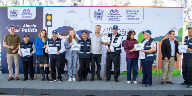 Gobierno Municipal capacita a abuelos en el programa “Abuelo Policía 2025”
