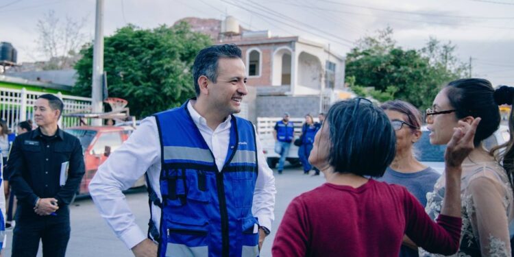 Recorre Marco Bonilla calles de la colonia Cerro de la Cruz