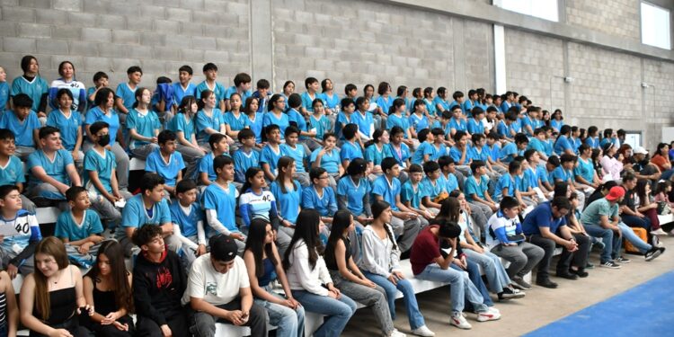 Equipan con sistema de climatización gimnasio de la Secundaria Técnica 40