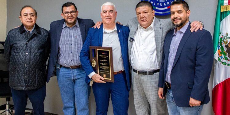 José Reyes Tena Vega se jubila tras 29 años de servicio