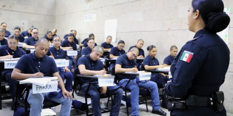 Preparan integralmente en el ISSCUU a los futuros policías municipales