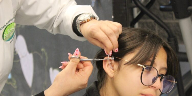 Entregarán aparatos auditivos con el programa “Todo Oídos”