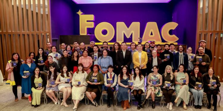 Entregan apoyos del FOMAC a artistas y creadores locales