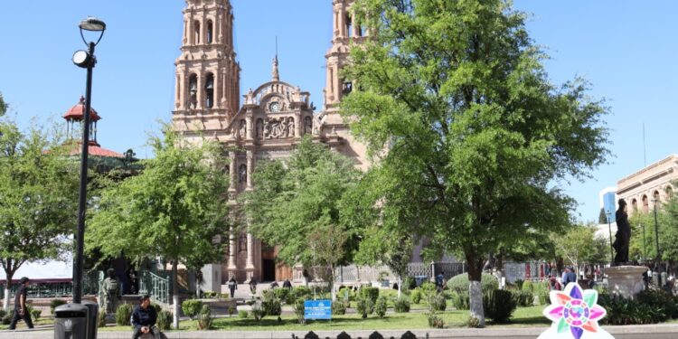 Mantiene municipio limpieza diaria de la Plaza de Armas