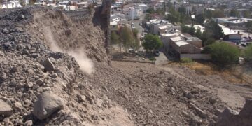 Atienden colapso de muro en el fraccionamiento Lomas La Salle