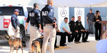 Retira fiscal insignias de servicio a seis caninos tras ocho años de servicio