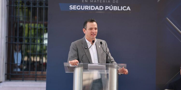 Firman convenio intermunicipal de seguridad y entregan primeras patrullas dadas de baja