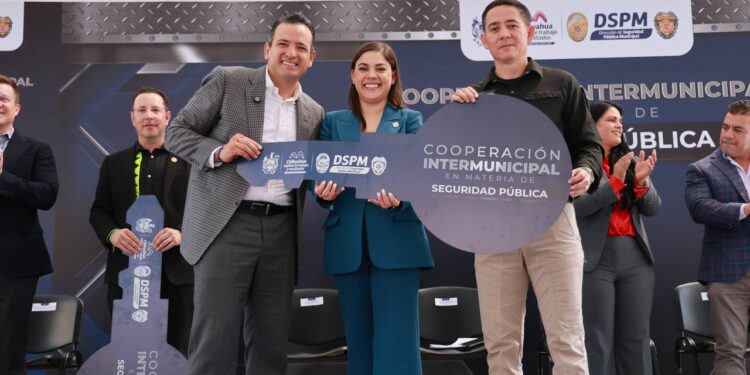 Firman convenio intermunicipal de seguridad y entregan primeras patrullas dadas de baja