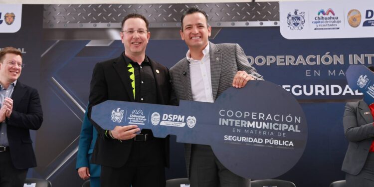 Firman convenio intermunicipal de seguridad y entregan primeras patrullas dadas de baja