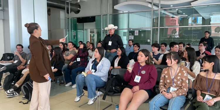 Capacitan a jóvenes en “Planeación y Gestión de Proyectos Comunitarios”