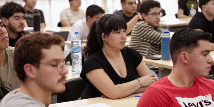 Presentan más de 150 aspirantes examen para capacitarse en Taiwán