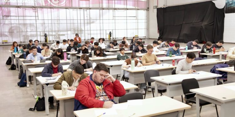 Presentan más de 150 aspirantes examen para capacitarse en Taiwán