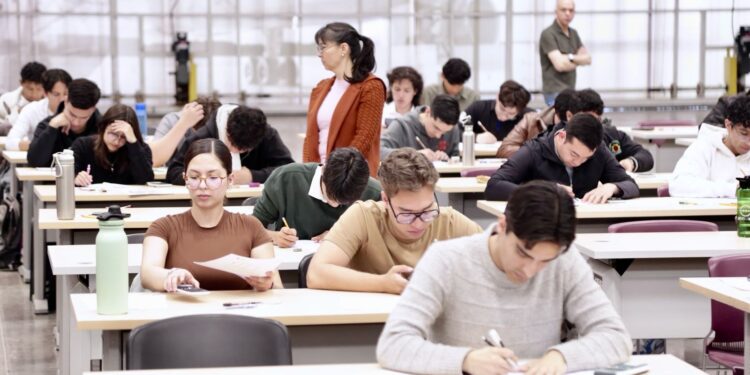 Presentan más de 150 aspirantes examen para capacitarse en Taiwán