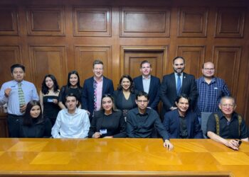 Entregan credenciales a nuevos integrantes del Consejo de Tutelas