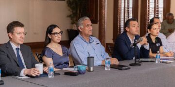 Gabinete municipal revisa trámites, vacunación y obras en reunión de este lunes